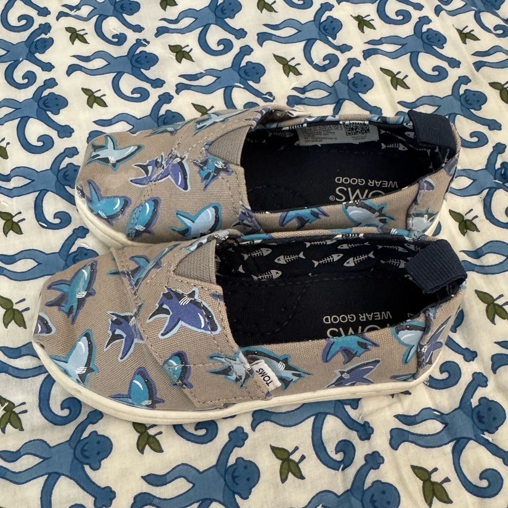 Toms Kids Shark Print Slip-On Shoes in Tan and Blue